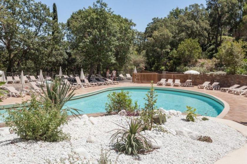 Les Restanques vue mer 2148 Grimaud Extérieur photo