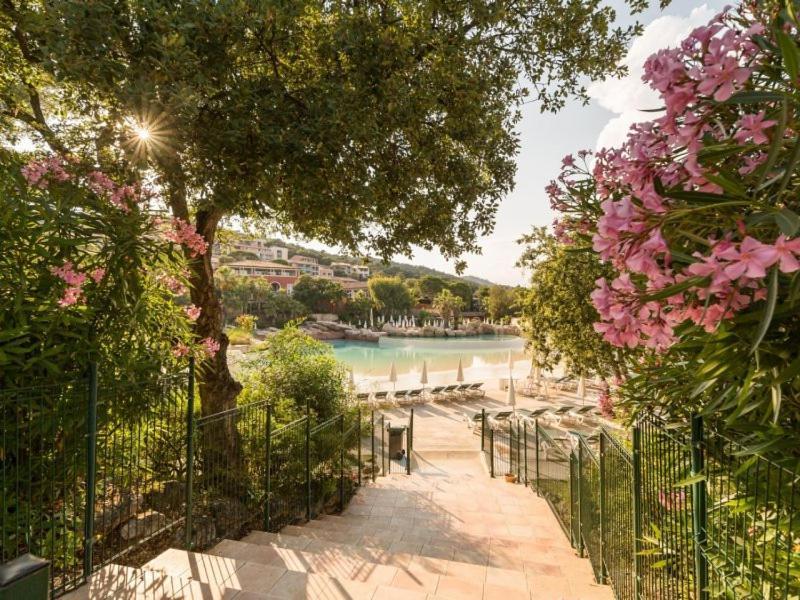 Les Restanques vue mer 2148 Grimaud Extérieur photo